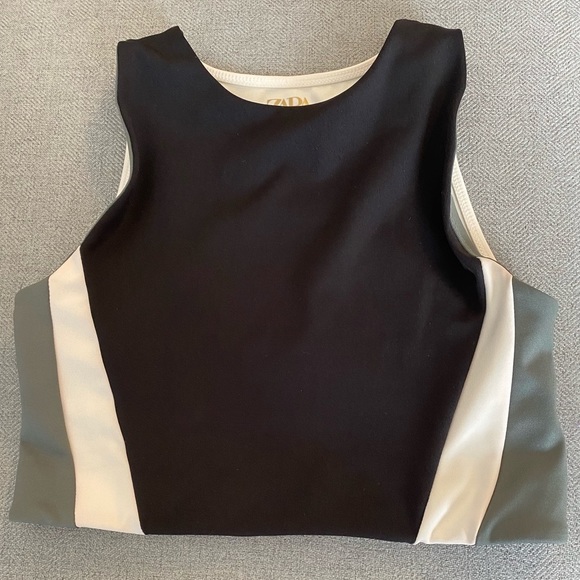 💚ZARA 💚junior girls sports bra in black, green and white . Size 9-10. - Picture 1 of 8